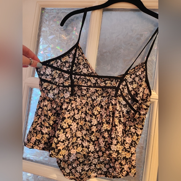 L.A. HEARTS Floral Caged Back Crop Tank Top - Picture 5 of 6